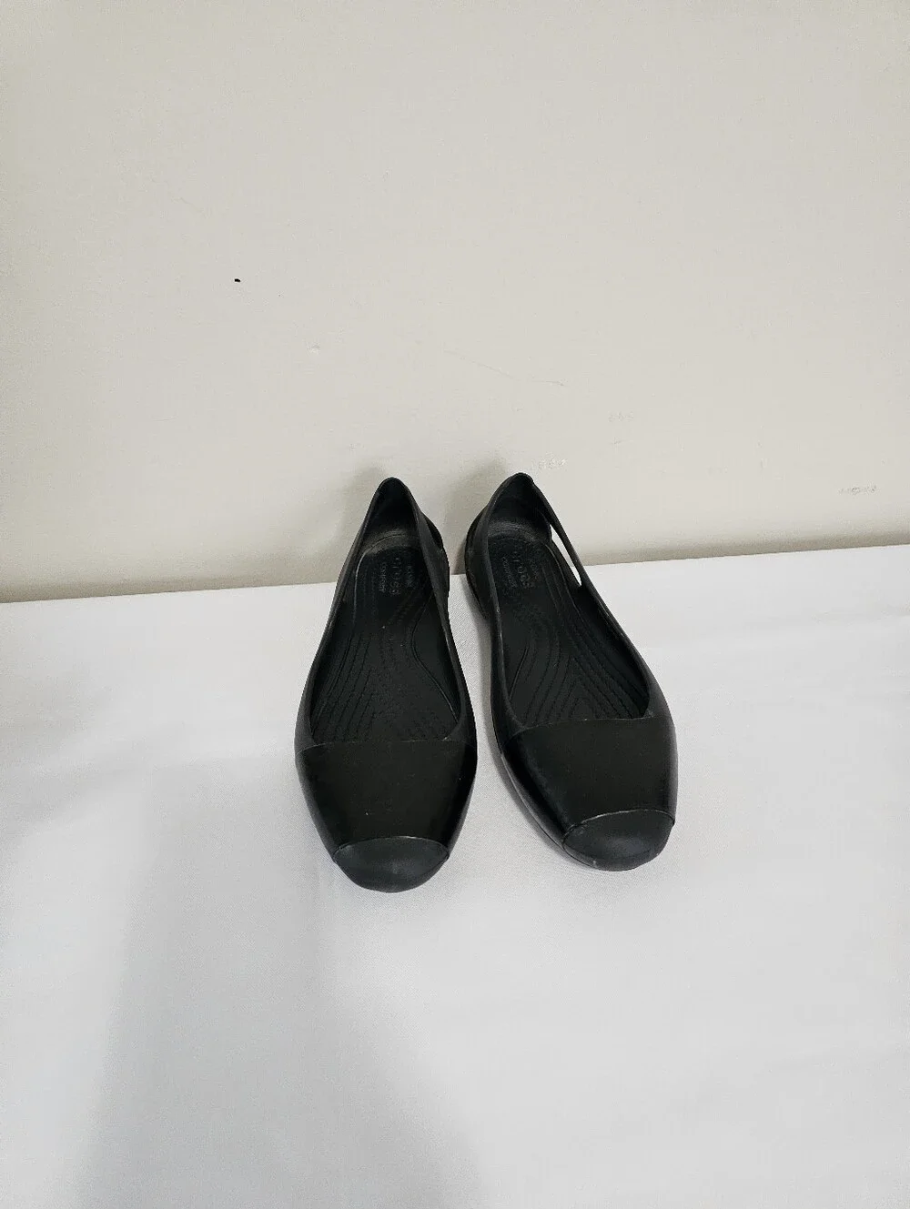 CROCS Women's Black Closed-Toe Ballet Flats